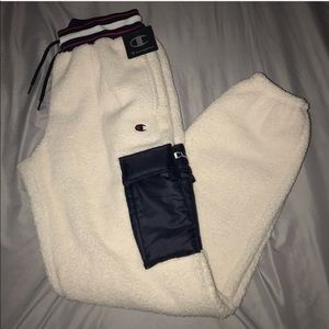 Champion men’s Sherpa cargo joggers🆕